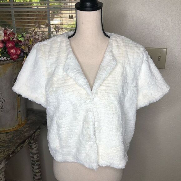 Cynthia Steffe Reagan Ivory Teddy Cropped Jacket - Picture 3 of 13